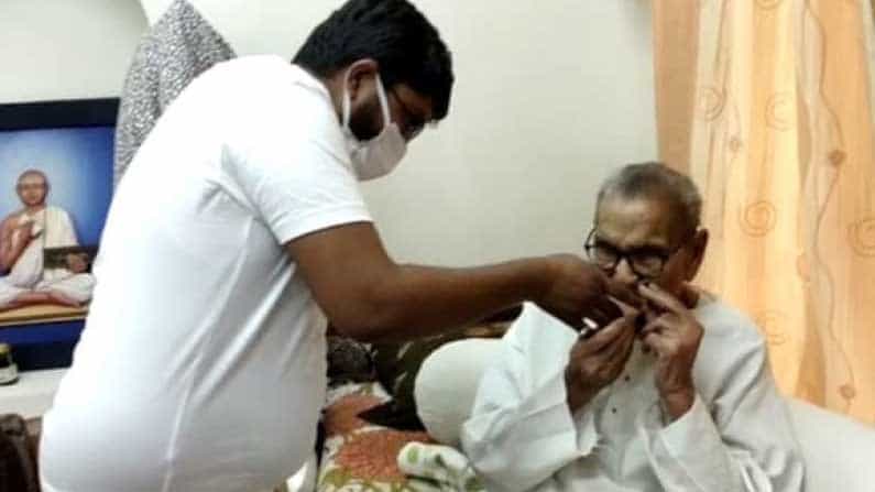 ಮಧ್ಯಪ್ರದೇಶ: ಸ್ವಾತಂತ್ರ್ಯ ಹೋರಾಟಗಾರ 104ರ ಹರೆಯದ ವ್ಯಕ್ತಿ ಕೊವಿಡ್ನಿಂದ ಚೇತರಿಕೆ ಮಧ್ಯಪ್ರದೇಶ: ಸ್ವಾತಂತ್ರ್ಯ ಹೋರಾಟಗಾರ 104ರ ಹರೆಯದ ವ್ಯಕ್ತಿ ಕೊವಿಡ್ನಿಂದ ಚೇತರಿಕೆ