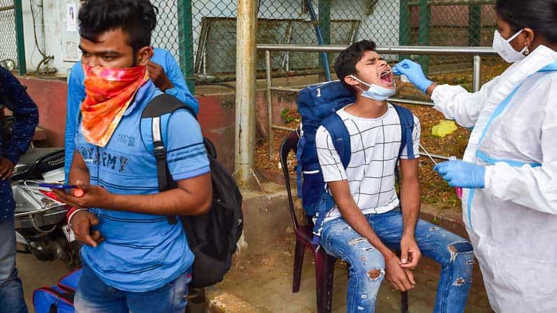 Coronavirus India Update: ದೇಶದಲ್ಲಿ ಹೊಸ ಕೊವಿಡ್ ಪ್ರಕರಣಗಳ ಸಂಖ್ಯೆ 2.95 ಲಕ್ಷ , ಕಳೆದ 24 ಗಂಟೆಗಳಲ್ಲಿ 2,203 ಮಂದಿ ಸಾವು Coronavirus India Update: ದೇಶದಲ್ಲಿ ಹೊಸ ಕೊವಿಡ್ ಪ್ರಕರಣಗಳ ಸಂಖ್ಯೆ 2.95 ಲಕ್ಷ , ಕಳೆದ 24 ಗಂಟೆಗಳಲ್ಲಿ 2,203 ಮಂದಿ ಸಾವು