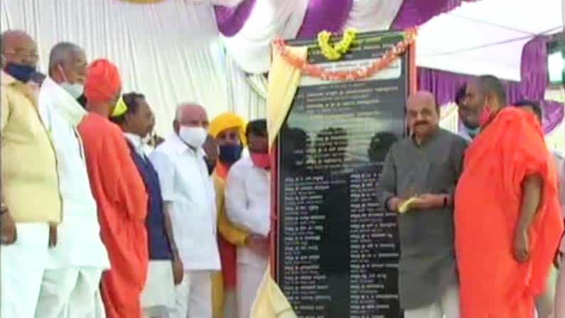 ಬೆಳ್ಳೂಡಿ ಕನಕ ಗುರುಪೀಠದ ಶಾಖಾ ಮಠದ ಕಾರ್ಯಕ್ರಮ; ದೇವರ ದರ್ಶನ ಪಡೆದ ಬಿ.ಎಸ್.ಯಡಿಯೂರಪ್ಪ ಬೆಳ್ಳೂಡಿ ಕನಕ ಗುರುಪೀಠದ ಶಾಖಾ ಮಠದ ಕಾರ್ಯಕ್ರಮ; ದೇವರ ದರ್ಶನ ಪಡೆದ ಬಿ.ಎಸ್.ಯಡಿಯೂರಪ್ಪ