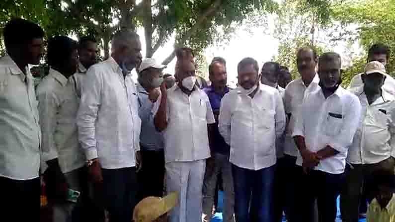 ನಾವು ಲಸಿಕೆ ಹಾಕಿಸಿಕೊಳ್ಳೋದಿಲ್ಲ; ಇಲ್ಲಿ ಬಂದು ಕೊರೊನಾ ಹಬ್ಬಿಸಬೇಡಿ ಎಂದು ವಿಶ್ವನಾಥ್ ವಿರುದ್ಧ ಗರಂ ಆದ ಹಾಡಿ ಜನ