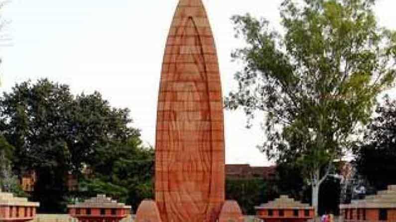 ಜಲಿಯನ್ವಾಲಾ ಬಾಗ್ ಹತ್ಯಾಕಾಂಡಕ್ಕೆ 102 ವರ್ಷ; ಪಂಬಾಬ್ನಲ್ಲಿ ಸುಗ್ಗಿಯ ದಿನವೇ ನಡೆದಿತ್ತು ಮಾರಣಹೋಮ ಜಲಿಯನ್ವಾಲಾ ಬಾಗ್ ಹತ್ಯಾಕಾಂಡಕ್ಕೆ 102 ವರ್ಷ; ಪಂಬಾಬ್ನಲ್ಲಿ ಸುಗ್ಗಿಯ ದಿನವೇ ನಡೆದಿತ್ತು ಮಾರಣಹೋಮ