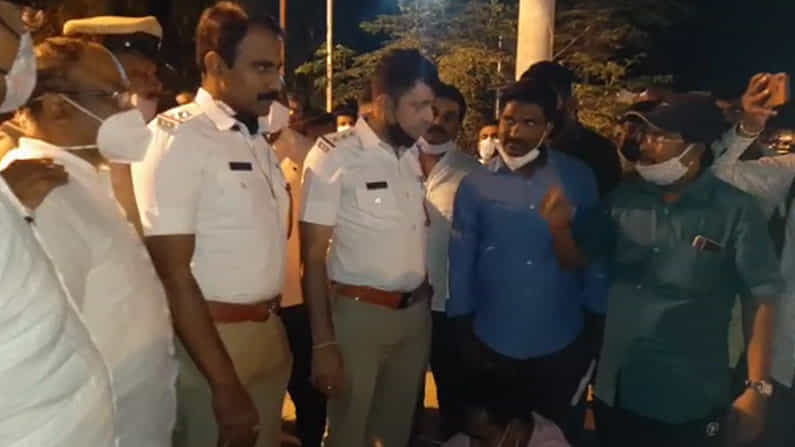 ‘ಪೊಲೀಸರೇ ಈ ರೀತಿ ಮಾಡಿದರೆ ಕನ್ನಡ ಪರ ಸಂಘಟನೆಗಳು ಕನ್ನಡ ಉಳಿಸೋದು ಹೇಗೆ?’ ಕಪಾಳಮೋಕ್ಷ ಮಾಡಿದ ಪೊಲೀಸ್​ಗೆ ಕರವೇ ಪ್ರಶ್ನೆ
