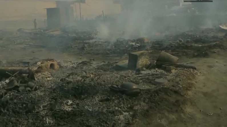 ನೋಯ್ಡಾ ಕೊಳೆಗೇರಿಯಲ್ಲಿ ಅಗ್ನಿ ಅವಘಡ: 100ಕ್ಕಿಂತಲೂ ಹೆಚ್ಚು ಗುಡಿಸಲು ಭಸ್ಮ; ಇಬ್ಬರು ಮಕ್ಕಳು ಸಜೀವ ದಹನ ನೋಯ್ಡಾ ಕೊಳೆಗೇರಿಯಲ್ಲಿ ಅಗ್ನಿ ಅವಘಡ: 100ಕ್ಕಿಂತಲೂ ಹೆಚ್ಚು ಗುಡಿಸಲು ಭಸ್ಮ; ಇಬ್ಬರು ಮಕ್ಕಳು ಸಜೀವ ದಹನ