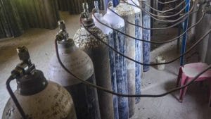 ಮನೆಯಲ್ಲೇ ಆಕ್ಸಿಜನ್​ ತಯಾರಿಸಿ ಅಪಾಯ ಎದುರಿಸಬೇಡಿ: ತಜ್ಞರು