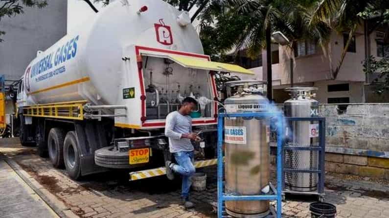 ಕರ್ನಾಟಕದಲ್ಲಿ 50 ಸಾವಿರ ಕೋವಿಡ್ ಬೆಡ್ಗಳಿಗೆ ದಿನಕ್ಕೆ 1,600 ಟನ್ ಆಕ್ಸಿಜನ್ ಬೇಕಾಗಿದೆ! ಉತ್ಪಾದನೆ ಹೇಗೆ? ಸರಬರಾಜು ಹೇಗೆ? ಕರ್ನಾಟಕದಲ್ಲಿ 50 ಸಾವಿರ ಕೋವಿಡ್ ಬೆಡ್ಗಳಿಗೆ ದಿನಕ್ಕೆ 1,600 ಟನ್ ಆಕ್ಸಿಜನ್ ಬೇಕಾಗಿದೆ! ಉತ್ಪಾದನೆ ಹೇಗೆ? ಸರಬರಾಜು ಹೇಗೆ?