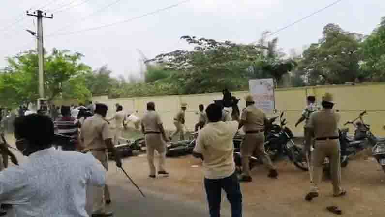 ಜೈಲ್ ಭರೋ ಚಳವಳಿ: ಪ್ರತಿಭಟನಾ ನಿರತ ಸಾರಿಗೆ ನೌಕರರ ಮೇಲೆ ಪೊಲೀಸರಿಂದ ಲಾಠಿ ಚಾರ್ಜ್ ಜೈಲ್ ಭರೋ ಚಳವಳಿ: ಪ್ರತಿಭಟನಾ ನಿರತ ಸಾರಿಗೆ ನೌಕರರ ಮೇಲೆ ಪೊಲೀಸರಿಂದ ಲಾಠಿ ಚಾರ್ಜ್