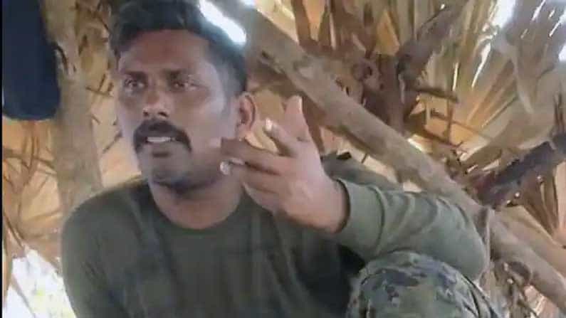 ನಕ್ಸಲರಿಂದ ಅಪಹೃತ ಕಮಾಂಡೊ ರಾಕೇಶ್ವರ್ ಸಿಂಗ್ ಚಿತ್ರ ಬಿಡುಗಡೆ; ಮಾತುಕತೆಗೆ ಮಧ್ಯವರ್ತಿ ನೇಮಕಕ್ಕೆ ಒತ್ತಾಯ ನಕ್ಸಲರಿಂದ ಅಪಹೃತ ಕಮಾಂಡೊ ರಾಕೇಶ್ವರ್ ಸಿಂಗ್ ಚಿತ್ರ ಬಿಡುಗಡೆ; ಮಾತುಕತೆಗೆ ಮಧ್ಯವರ್ತಿ ನೇಮಕಕ್ಕೆ ಒತ್ತಾಯ