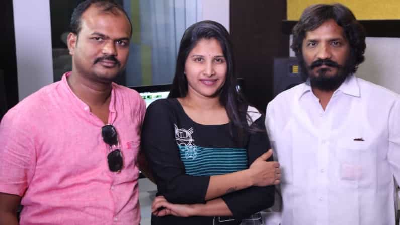 Mangli: ಕನ್ನಡಕ್ಕೆ ಬಂದ ಮಂಗ್ಲಿ! ‘ಕಣ್ಣೇ ಅದಿರಿಂದಿ..’ ಬಳಿಕ ‘ಕರಿಯಾ ಐ ಲವ್ ಯೂ’ ಎಂದ ಸೆನ್ಸೇಷನಲ್ ಸಿಂಗರ್ Mangli: ಕನ್ನಡಕ್ಕೆ ಬಂದ ಮಂಗ್ಲಿ! ‘ಕಣ್ಣೇ ಅದಿರಿಂದಿ..’ ಬಳಿಕ ‘ಕರಿಯಾ ಐ ಲವ್ ಯೂ’ ಎಂದ ಸೆನ್ಸೇಷನಲ್ ಸಿಂಗರ್