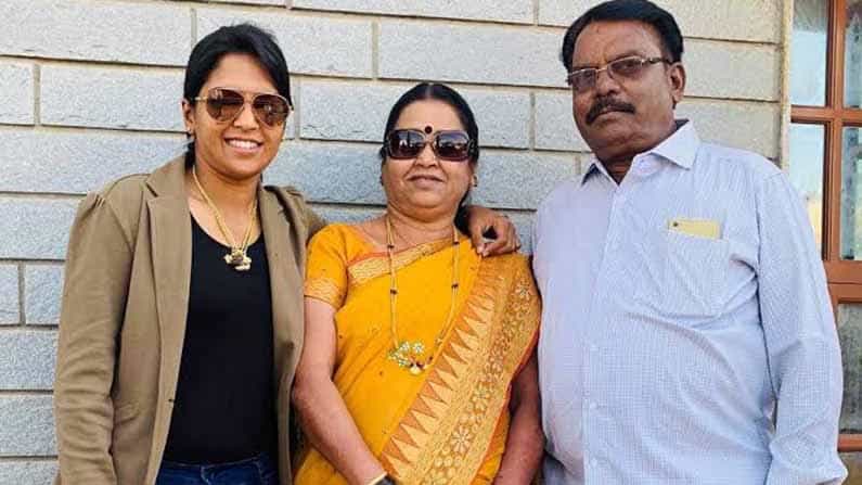 ಭಾರತದ ಮಹಿಳಾ ಕ್ರಿಕೆಟರ್ ವೇದಾ ಕೃಷ್ಣಮೂರ್ತಿ ತಾಯಿ ಕೊರೊನಾಗೆ ಬಲಿ, ಅಂತ್ಯಕ್ರಿಯೆಯಲ್ಲಿ ಆಕೆ ಭಾಗಿಯಾಗಲಿಲ್ಲ ಭಾರತದ ಮಹಿಳಾ ಕ್ರಿಕೆಟರ್ ವೇದಾ ಕೃಷ್ಣಮೂರ್ತಿ ತಾಯಿ ಕೊರೊನಾಗೆ ಬಲಿ, ಅಂತ್ಯಕ್ರಿಯೆಯಲ್ಲಿ ಆಕೆ ಭಾಗಿಯಾಗಲಿಲ್ಲ