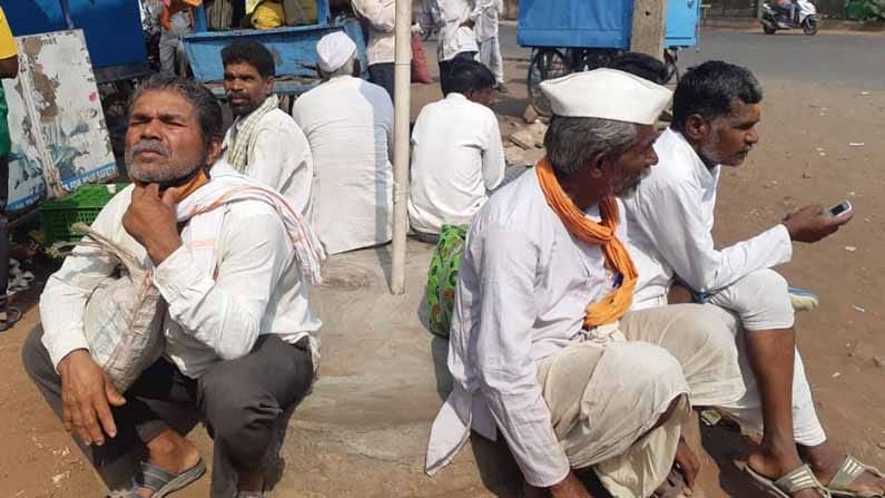 ಸಾರಿಗೆ ಸಿಬ್ಬಂದಿಗಳ ಬಂದ್ ಬಿಸಿ: ವಿಜಯಪುರ ಕೂಲಿ ಕೆಲಸಗಾರರಿಗೆ ಸಂಕಷ್ಟ ಸಾರಿಗೆ ಸಿಬ್ಬಂದಿಗಳ ಬಂದ್ ಬಿಸಿ: ವಿಜಯಪುರ ಕೂಲಿ ಕೆಲಸಗಾರರಿಗೆ ಸಂಕಷ್ಟ