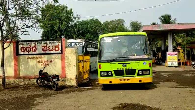 ನೌಕರರ ಮನವೊಲಿಸಿದ ಸಾರಿಗೆ ಸಚಿವ ಲಕ್ಷ್ಮಣ ಸವದಿ ಪುತ್ರ; ಮುಷ್ಕರ ವಾಪಸ್, ಅಥಣಿಯಲ್ಲಿ ಬಸ್ ಸಂಚಾರ ರೈಟ್ ರೈಟ್! ನೌಕರರ ಮನವೊಲಿಸಿದ ಸಾರಿಗೆ ಸಚಿವ ಲಕ್ಷ್ಮಣ ಸವದಿ ಪುತ್ರ; ಮುಷ್ಕರ ವಾಪಸ್, ಅಥಣಿಯಲ್ಲಿ ಬಸ್ ಸಂಚಾರ ರೈಟ್ ರೈಟ್!