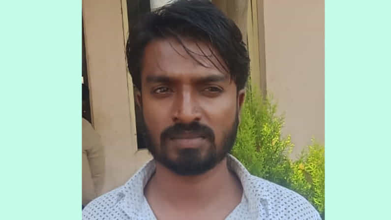 ಪ್ರೀತಿ ಹೆಸರಲ್ಲಿ ಯುವತಿಯರಿಗೆ ವಂಚಿಸುತ್ತಿದ್ದ ಆರೋಪಿ ಬಂಧನ ಪ್ರೀತಿ ಹೆಸರಲ್ಲಿ ಯುವತಿಯರಿಗೆ ವಂಚಿಸುತ್ತಿದ್ದ ಆರೋಪಿ ಬಂಧನ