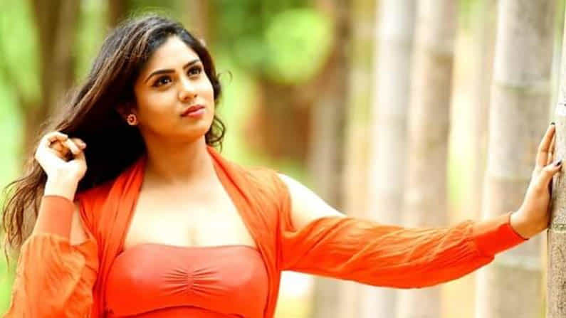 Chaithra Kotoor: ಮದುವೆಯಾದ ಬೆನ್ನಲ್ಲೇ ಆತ್ಮಹತ್ಯೆಗೆ ಪ್ರಯತ್ನಿಸಿದ ಬಿಗ್ ಬಾಸ್ ಖ್ಯಾತಿಯ ಚೈತ್ರಾ ಕೋಟೂರ್ Chaithra Kotoor: ಮದುವೆಯಾದ ಬೆನ್ನಲ್ಲೇ ಆತ್ಮಹತ್ಯೆಗೆ ಪ್ರಯತ್ನಿಸಿದ ಬಿಗ್ ಬಾಸ್ ಖ್ಯಾತಿಯ ಚೈತ್ರಾ ಕೋಟೂರ್