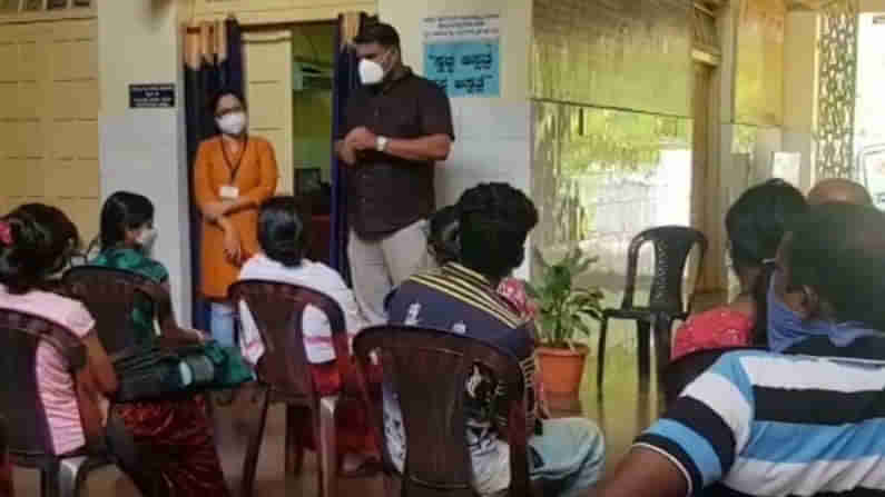 ಭಟ್ಕಳ ಸರ್ಕಾರಿ ಆಸ್ಪತ್ರೆ ಈಗ ಕೊವಿಡ್ ಸೆಂಟರ್; ಬಿಸಿಎಂ ಹಾಸ್ಟೆಲ್ಗೆ ಕೊರೊನಾ ರಹಿತ 21 ರೋಗಿಗಳ ವರ್ಗಾವಣೆ