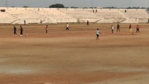 ನಿರ್ಬಂಧವಿದ್ದರೂ ಬೆಳ್ಳಂಬೆಳಗ್ಗೆಯೇ ಬ್ಯಾಟ್​ ಹಿಡಿದು ಮೈದಾನಕ್ಕಿಳಿದ ಯುವಕರು; ನಿಯಮ ಪಾಲನೆಗಿಂತಲೂ ಕ್ರಿಕೆಟ್​ ಆಡಲು ಹೆಚ್ಚು ಉತ್ಸಾಹ