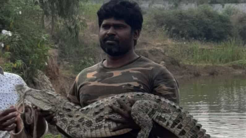 ಬನ್ನೇರುಘಟ್ಟ ಸಮೀಪದಲ್ಲಿ ಕಾಣಿಸಿಕೊಂಡ ಮೊಸಳೆ; ಸೆರೆ ಹಿಡಿದ ಜೈವಿಕ ಉದ್ಯಾನವನ ಸಿಬ್ಬಂದಿ ಬನ್ನೇರುಘಟ್ಟ ಸಮೀಪದಲ್ಲಿ ಕಾಣಿಸಿಕೊಂಡ ಮೊಸಳೆ; ಸೆರೆ ಹಿಡಿದ ಜೈವಿಕ ಉದ್ಯಾನವನ ಸಿಬ್ಬಂದಿ
