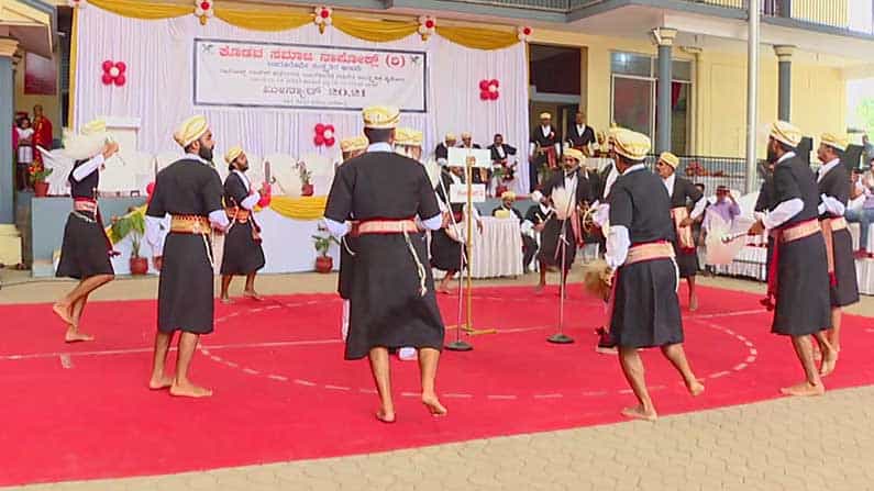 ಕೊಡಗು ಸಂಸ್ಕೃತಿಯ ಅನಾವರಣ; ವಿಶಿಷ್ಟ ಸ್ಪರ್ಧೆಯ ಮೂಲಕ ಯುವ ಪಿಳಿಗೆಗೆ ಸಂಪ್ರದಾಯವನ್ನು ತಿಳಿಸುವ ಪ್ರಯತ್ನ ಕೊಡಗು ಸಂಸ್ಕೃತಿಯ ಅನಾವರಣ; ವಿಶಿಷ್ಟ ಸ್ಪರ್ಧೆಯ ಮೂಲಕ ಯುವ ಪಿಳಿಗೆಗೆ ಸಂಪ್ರದಾಯವನ್ನು ತಿಳಿಸುವ ಪ್ರಯತ್ನ