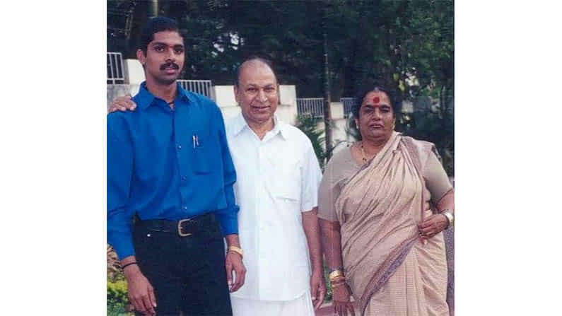 ರಾಜ್ಕುಮಾರ್ ಕಿಡ್ನ್ಯಾಪ್ ಆದಾಗ ಆತ್ಮಹತ್ಯೆಗೆ ಯತ್ನಿಸಿದ್ದ ಅಭಿಮಾನಿಯ ಎಕ್ಸ್ಕ್ಲ್ಯೂಸಿವ್ ಸಂದರ್ಶನ ರಾಜ್ಕುಮಾರ್ ಕಿಡ್ನ್ಯಾಪ್ ಆದಾಗ ಆತ್ಮಹತ್ಯೆಗೆ ಯತ್ನಿಸಿದ್ದ ಅಭಿಮಾನಿಯ ಎಕ್ಸ್ಕ್ಲ್ಯೂಸಿವ್ ಸಂದರ್ಶನ