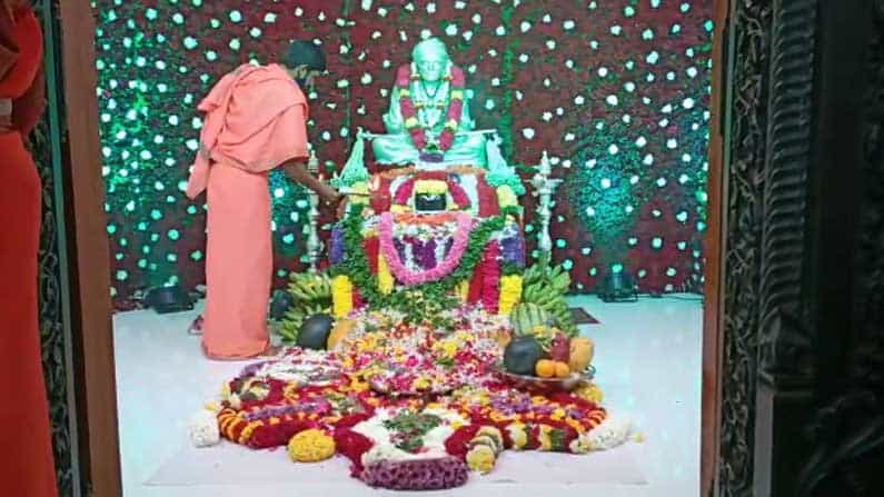 ಲಿಂಗೈಕ್ಯ ಡಾ.ಶಿವಕುಮಾರ ಶ್ರೀಗಳ 114ನೇ ಜನ್ಮಜಯಂತಿ: ಮಠದಲ್ಲಿ ರುದ್ರಾಭಿಷೇಕ ಸೇರಿದಂತೆ ವಿವಿಧ ಪೂಜಾ ಕೈಂಕರ್ಯ ಲಿಂಗೈಕ್ಯ ಡಾ.ಶಿವಕುಮಾರ ಶ್ರೀಗಳ 114ನೇ ಜನ್ಮಜಯಂತಿ: ಮಠದಲ್ಲಿ ರುದ್ರಾಭಿಷೇಕ ಸೇರಿದಂತೆ ವಿವಿಧ ಪೂಜಾ ಕೈಂಕರ್ಯ