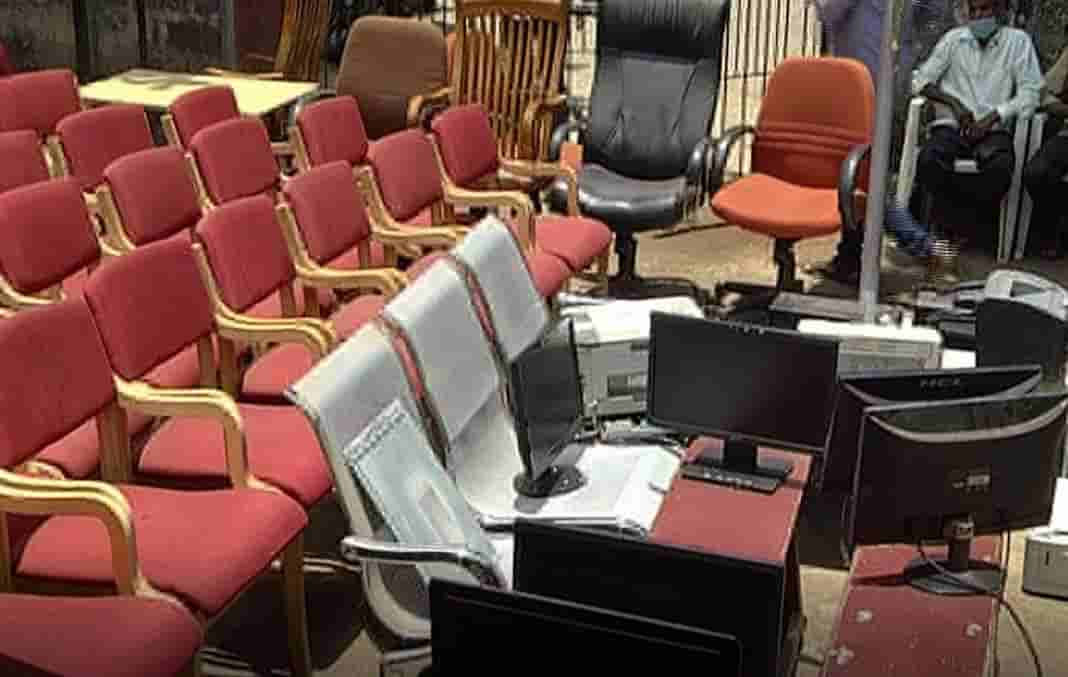 ಭೂಮಿ ಕಳೆದುಕೊಂಡವರಿಗೆ ಪರಿಹಾರ ನೀಡಲು ರಾಜ್ಯ ಸರ್ಕಾರದಿಂದ ವಿಳಂಬ; ಪೀಠೋಪಕರಣ ಜಪ್ತಿಗೆ ಬೆಳಗಾವಿಯ ಕೋರ್ಟ್ನಿಂದ ಆದೇಶ