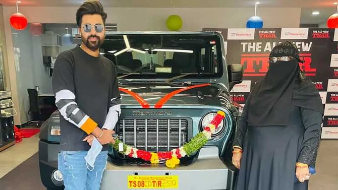 ಥಾರ್ ಎಸ್ಯುವಿ ಕಾರ್ ಗಿಫ್ಟ್: ಈ ಕ್ಷಣದ ಖುಷಿ ವರ್ಣಿಸಲು ನನ್ನ ಪದಗಳು ಸೋಲುತ್ತಿವೆ! ಆನಂದ್ ಮಹೀಂದ್ರಾಗೆ ಸಿರಾಜ್ ಧನ್ಯವಾದ ಥಾರ್ ಎಸ್ಯುವಿ ಕಾರ್ ಗಿಫ್ಟ್: ಈ ಕ್ಷಣದ ಖುಷಿ ವರ್ಣಿಸಲು ನನ್ನ ಪದಗಳು ಸೋಲುತ್ತಿವೆ! ಆನಂದ್ ಮಹೀಂದ್ರಾಗೆ ಸಿರಾಜ್ ಧನ್ಯವಾದ