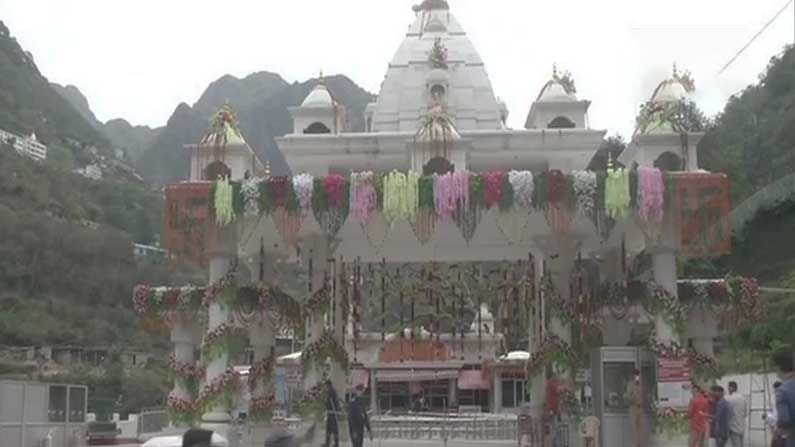 Vaishno Devi Yatra 2021: ನವರಾತ್ರಿ ವಿಶೇಷವಾಗಿ ಜಮ್ಮು-ಕಾಶ್ಮೀರದ ವೈಷ್ಣೋ ದೇವಿಯ ದರ್ಶನ ಪಡೆದ ಭಕ್ತರು