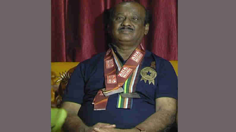 ಕೆಲಸಕ್ಕೆ ಒಂದು ದಿನವೂ ರಜೆ ಹಾಕದೆ ವಿಶ್ವ ದಾಖಲೆ ಬರೆದ ಧಾರವಾಡದ ನಿವೃತ್ತ ಬ್ಯಾಂಕ್ ನೌಕರ