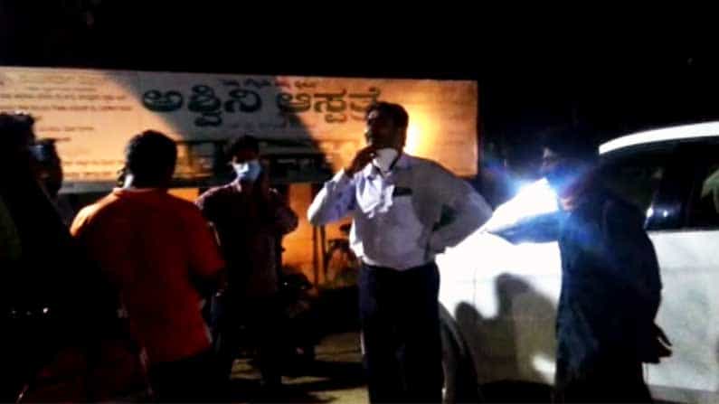 Oxygen Emergency: ತುಮಕೂರು, ಮಂಡ್ಯ ಖಾಸಗಿ ಆಸ್ಪತ್ರೆಗಳಲ್ಲಿ ಆಕ್ಸಿಜನ್ ಕೊರತೆ; ರೋಗಿಗಳು ಕಂಗಾಲು Oxygen Emergency: ತುಮಕೂರು, ಮಂಡ್ಯ ಖಾಸಗಿ ಆಸ್ಪತ್ರೆಗಳಲ್ಲಿ ಆಕ್ಸಿಜನ್ ಕೊರತೆ; ರೋಗಿಗಳು ಕಂಗಾಲು