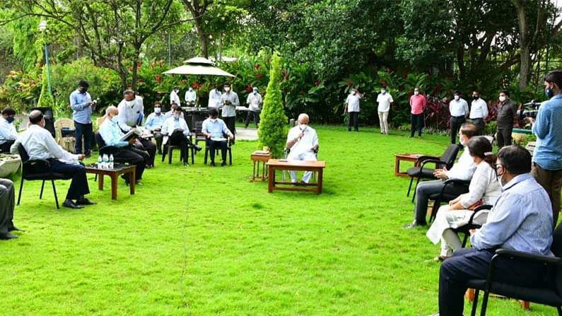 ಆಕ್ಸಿಜನ್ ಟ್ಯಾಂಕರ್​ ಸಂಚಾರಕ್ಕೆ ಗ್ರೀನ್​ ಕಾರಿಡಾರ್, ರಾಜ್ಯದ ಎಲ್ಲ ಆಸ್ಪತ್ರೆಗಳ ಸ್ಥಿತಿಗತಿ ಪರಿಶೀಲನೆ: ಚಾಮರಾಜನಗರ ದುರಂತದಿಂದ ಪಾಠ ಕಲಿತ ಸರ್ಕಾರ