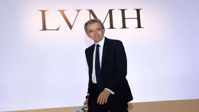 Bernard Arnault: ವಿಶ್ವದ ನಂಬರ್ 1 ಶ್ರೀಮಂತ ಬೆಜೋಸ್ನ ಹಿಂದಿಕ್ಕಿದ ಬರ್ನಾರ್ಡ್ ಅರ್ನಾಲ್ಟ್ Bernard Arnault: ವಿಶ್ವದ ನಂಬರ್ 1 ಶ್ರೀಮಂತ ಬೆಜೋಸ್ನ ಹಿಂದಿಕ್ಕಿದ ಬರ್ನಾರ್ಡ್ ಅರ್ನಾಲ್ಟ್