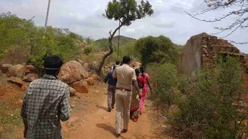 ಕೊರೊನಾ ದೃಢಪಟ್ಟರೂ ಕೇರ್​ ಸೆಂಟರ್​ಗೆ ಬಾರದೇ ಕಾಡಿಗೆ ಓಡಿದ ದಂಪತಿ; ಬಿಪಿಎಲ್​ ಕಾರ್ಡ್​, ವಿದ್ಯುತ್ ಕಡಿತಗೊಳಿಸಿದ ಅಧಿಕಾರಿಗಳು