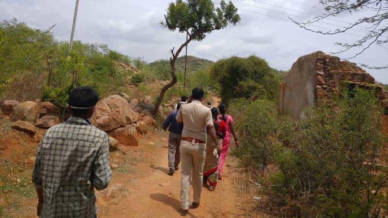 ಕೊರೊನಾ ದೃಢಪಟ್ಟರೂ ಕೇರ್ ಸೆಂಟರ್ಗೆ ಬಾರದೇ ಕಾಡಿಗೆ ಓಡಿದ ದಂಪತಿ; ಬಿಪಿಎಲ್ ಕಾರ್ಡ್, ವಿದ್ಯುತ್ ಕಡಿತಗೊಳಿಸಿದ ಅಧಿಕಾರಿಗಳು ಕೊರೊನಾ ದೃಢಪಟ್ಟರೂ ಕೇರ್ ಸೆಂಟರ್ಗೆ ಬಾರದೇ ಕಾಡಿಗೆ ಓಡಿದ ದಂಪತಿ; ಬಿಪಿಎಲ್ ಕಾರ್ಡ್, ವಿದ್ಯುತ್ ಕಡಿತಗೊಳಿಸಿದ ಅಧಿಕಾರಿಗಳು