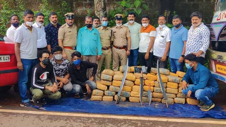 ಮಂಗಳೂರು: ಅಗತ್ಯ ವಸ್ತುವಿನ ಸೋಗಿನಲ್ಲಿ ಹೊರ ರಾಜ್ಯದಿಂದ ಗಾಂಜಾ ಸಪ್ಲೇ; ನಾಲ್ವರು ವಶ ಮಂಗಳೂರು: ಅಗತ್ಯ ವಸ್ತುವಿನ ಸೋಗಿನಲ್ಲಿ ಹೊರ ರಾಜ್ಯದಿಂದ ಗಾಂಜಾ ಸಪ್ಲೇ; ನಾಲ್ವರು ವಶ