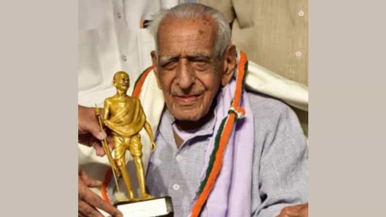 HS Doreswamy Passes Away: ಎಚ್ ಎಸ್ ದೊರೆಸ್ವಾಮಿ ನಿಧನಕ್ಕೆ ವಿವಿಧ ವಲಯದ ಗಣ್ಯರಿಂದ ಸಂತಾಪ HS Doreswamy Passes Away: ಎಚ್ ಎಸ್ ದೊರೆಸ್ವಾಮಿ ನಿಧನಕ್ಕೆ ವಿವಿಧ ವಲಯದ ಗಣ್ಯರಿಂದ ಸಂತಾಪ