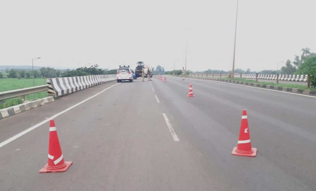 Huge oxygen tanker met with accident near belagavi 3