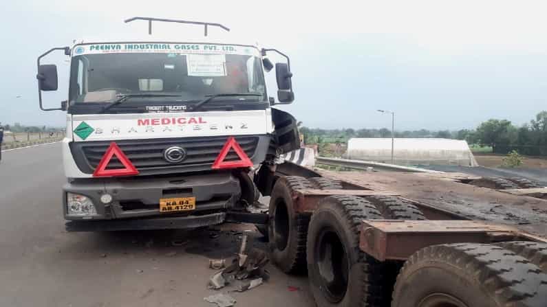 ದುರ್ಭಿಕ್ಷದಲ್ಲಿ ಅಧಿಕ ಮಾಸ: ಬೆಳಗಾವಿ ಬಳಿ ಬೃಹತ್ ಆಕ್ಸಿಜನ್ ಟ್ಯಾಂಕರ್ ಅಪಘಾತಕ್ಕೆ ತುತ್ತು; ಮುಂದೇನು? ದುರ್ಭಿಕ್ಷದಲ್ಲಿ ಅಧಿಕ ಮಾಸ: ಬೆಳಗಾವಿ ಬಳಿ ಬೃಹತ್ ಆಕ್ಸಿಜನ್ ಟ್ಯಾಂಕರ್ ಅಪಘಾತಕ್ಕೆ ತುತ್ತು; ಮುಂದೇನು?