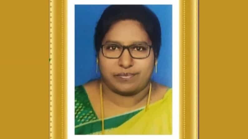 ಕೋಲಾರ: ಕೊವಿಡ್ ವಾರ್ಡ್ನಲ್ಲಿ ಕಾರ್ಯನಿರ್ವಹಿಸುತ್ತಿದ್ದ 45 ವರ್ಷದ ನರ್ಸ್ ಕೊರೊನಾದಿಂದ ನಿಧನ ಕೋಲಾರ: ಕೊವಿಡ್ ವಾರ್ಡ್ನಲ್ಲಿ ಕಾರ್ಯನಿರ್ವಹಿಸುತ್ತಿದ್ದ 45 ವರ್ಷದ ನರ್ಸ್ ಕೊರೊನಾದಿಂದ ನಿಧನ