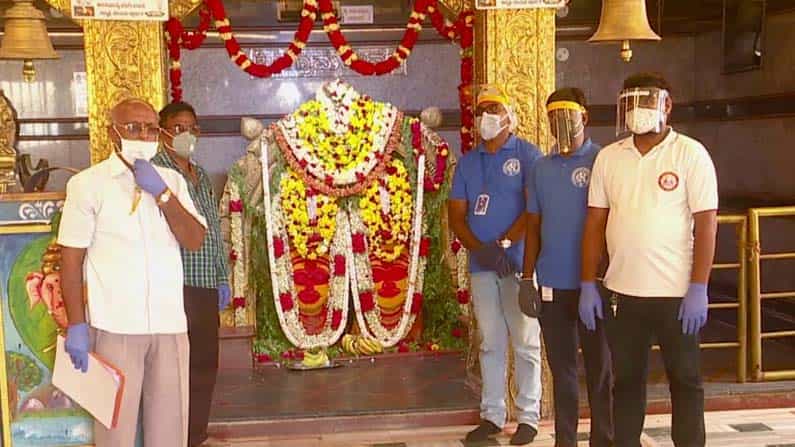 ಕೊರೊನಾ ಕಾಲದಲ್ಲಿ ನೆರವಿಗೆ ನಿಂತ ಮಾಲೂರಿನ ಮಾರಿಕಾಂಭ; ನಿರ್ಗತಿಕರಿಗೆ ಮೂರು ಹೊತ್ತಿನ ಊಟ ನೀಡಿ ಸಹಾಯ ಕೊರೊನಾ ಕಾಲದಲ್ಲಿ ನೆರವಿಗೆ ನಿಂತ ಮಾಲೂರಿನ ಮಾರಿಕಾಂಭ; ನಿರ್ಗತಿಕರಿಗೆ ಮೂರು ಹೊತ್ತಿನ ಊಟ ನೀಡಿ ಸಹಾಯ