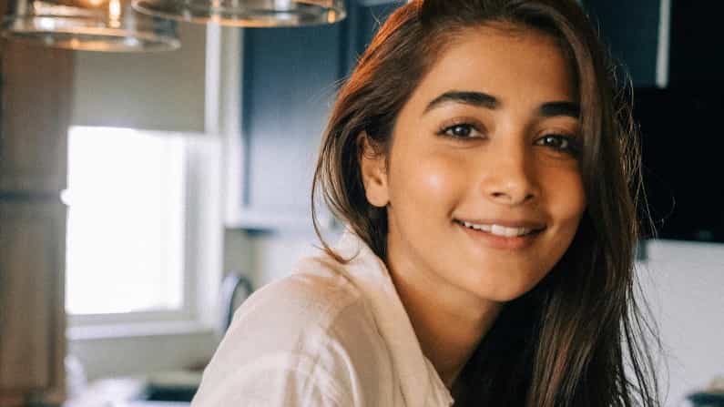 Pooja Hegde: ಪೂಜಾ ಹೆಗ್ಡೆಗೆ ಕಳೆಯಿತು ಕೊರೊನಾ ಕಂಟಕ; ನಿಟ್ಟುಸಿರು ಬಿಟ್ಟ ಅಭಿಮಾನಿಗಳು Pooja Hegde: ಪೂಜಾ ಹೆಗ್ಡೆಗೆ ಕಳೆಯಿತು ಕೊರೊನಾ ಕಂಟಕ; ನಿಟ್ಟುಸಿರು ಬಿಟ್ಟ ಅಭಿಮಾನಿಗಳು