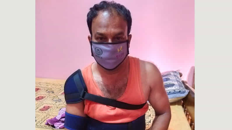 ದಾವಣಗೆರೆ: ರಶೀದಿ ಕೇಳಿದ್ದಕ್ಕೆ ನಿವೃತ್ತ ಸೈನಿಕನಿಗೆ ಹಿಗ್ಗಾಮುಗ್ಗಾ ಥಳಿತ; ಪೊಲೀಸರ ವಿರುದ್ಧ ಸೈನಿಕನ ಆರೋಪ ದಾವಣಗೆರೆ: ರಶೀದಿ ಕೇಳಿದ್ದಕ್ಕೆ ನಿವೃತ್ತ ಸೈನಿಕನಿಗೆ ಹಿಗ್ಗಾಮುಗ್ಗಾ ಥಳಿತ; ಪೊಲೀಸರ ವಿರುದ್ಧ ಸೈನಿಕನ ಆರೋಪ