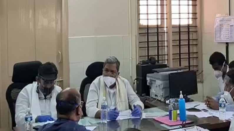 ಚಾಮರಾಜನಗರ ಆಕ್ಸಿಜನ್ ದುರಂತದಲ್ಲಿ ಸತ್ತವರು 24 ಅಲ್ಲ 28 ಜನರು, ಸುಳ್ಳು ಹೇಳ್ತಿದೆ ಸರ್ಕಾರ -ಸಿದ್ದರಾಮಯ್ಯ ತರಾಟೆ ಚಾಮರಾಜನಗರ ಆಕ್ಸಿಜನ್ ದುರಂತದಲ್ಲಿ ಸತ್ತವರು 24 ಅಲ್ಲ 28 ಜನರು, ಸುಳ್ಳು ಹೇಳ್ತಿದೆ ಸರ್ಕಾರ -ಸಿದ್ದರಾಮಯ್ಯ ತರಾಟೆ