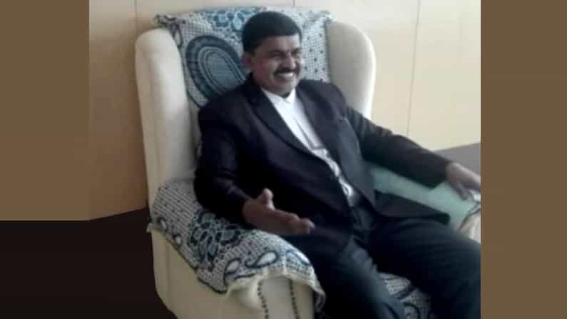 ಕಾಲು ಮುರಿತದಿಂದ ಆಸ್ಪತ್ರೆಗೆ ದಾಖಲಾಗಿದ್ದ ವಕೀಲ, ಆಸ್ಪತ್ರೆಯಲ್ಲಿ ಚಿಕಿತ್ಸೆ ಪಡೆಯುವ ವೇಳೆ ಕೊರೋನಾ ತಗುಲಿ ವಿಧಿವಶ ಕಾಲು ಮುರಿತದಿಂದ ಆಸ್ಪತ್ರೆಗೆ ದಾಖಲಾಗಿದ್ದ ವಕೀಲ, ಆಸ್ಪತ್ರೆಯಲ್ಲಿ ಚಿಕಿತ್ಸೆ ಪಡೆಯುವ ವೇಳೆ ಕೊರೋನಾ ತಗುಲಿ ವಿಧಿವಶ