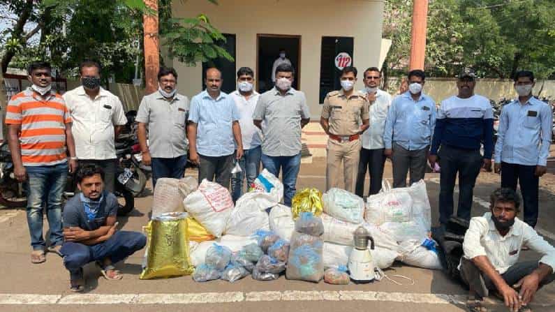 ಅಕ್ರಮ ಗುಟ್ಕಾ ತಯಾರಿಕೆ; ಪೊಲೀಸ್ ದಾಳಿಯಲ್ಲಿ 60 ಸಾವಿರಕ್ಕೂ ಹೆಚ್ಚು ಬೆಲೆ ಬಾಳುವ ಗುಟ್ಕಾ ಜಫ್ತಿ ಅಕ್ರಮ ಗುಟ್ಕಾ ತಯಾರಿಕೆ; ಪೊಲೀಸ್ ದಾಳಿಯಲ್ಲಿ 60 ಸಾವಿರಕ್ಕೂ ಹೆಚ್ಚು ಬೆಲೆ ಬಾಳುವ ಗುಟ್ಕಾ ಜಫ್ತಿ