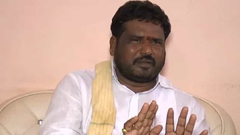 ಸ್ಮಾರ್ಟ್ಫೋನ್ ನೋಡಿಯೇ ಕೊರೊನಾ ಸೋಂಕಿತರು ಸಾಯುತ್ತಿದ್ದಾರೆ; ವೈದ್ಯರಿಗೆ ಪಾಠ ಹೇಳಿದ ಬಿಜೆಪಿ ಶಾಸಕ ಸ್ಮಾರ್ಟ್ಫೋನ್ ನೋಡಿಯೇ ಕೊರೊನಾ ಸೋಂಕಿತರು ಸಾಯುತ್ತಿದ್ದಾರೆ; ವೈದ್ಯರಿಗೆ ಪಾಠ ಹೇಳಿದ ಬಿಜೆಪಿ ಶಾಸಕ