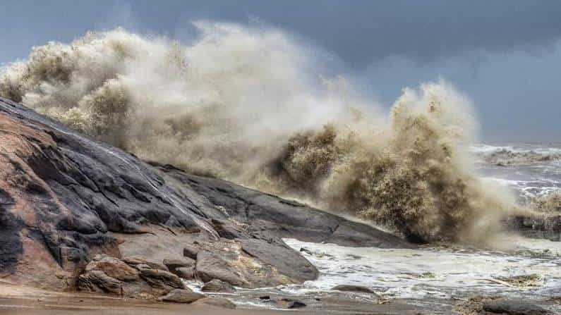 ಗುಜರಾತ್ ಕರಾವಳಿ ಪ್ರವೇಶಿಸಿದ ತೌಕ್ತೆ ಚಂಡಮಾರುತ ಗುಜರಾತ್ ಕರಾವಳಿ ಪ್ರವೇಶಿಸಿದ ತೌಕ್ತೆ ಚಂಡಮಾರುತ