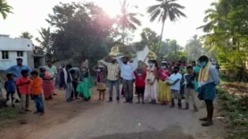 ಕೊರೊನಾ ವೈರಸ್ ಹರಡುತ್ತಿದೆ.. ಮಾರಿ ಹಬ್ಬ ಮಾಡಬೇಡಿ ಎಂದ ಅಂಗನವಾಡಿ ಕಾರ್ಯಕರ್ತೆಯ ಮನೆಗೆ ನುಗ್ಗಿ ಹಲ್ಲೆ ಕೊರೊನಾ ವೈರಸ್ ಹರಡುತ್ತಿದೆ.. ಮಾರಿ ಹಬ್ಬ ಮಾಡಬೇಡಿ ಎಂದ ಅಂಗನವಾಡಿ ಕಾರ್ಯಕರ್ತೆಯ ಮನೆಗೆ ನುಗ್ಗಿ ಹಲ್ಲೆ