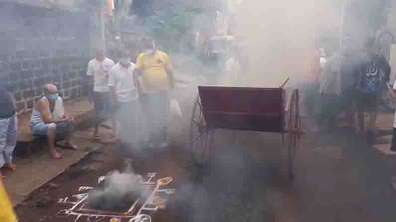 ಕೊರೊನಾ ಸೋಂಕಿಗೆ ಕಡಿವಾಣ ಹಾಕಲು ಮೌಢ್ಯದಾಚೆಗೂ ವಾತಾವರಣ ಶುದ್ಧೀಕರಣಕ್ಕೆ ಹೋಮ-ಹವನ ಮಾಡಿಸಿದ ಶಾಸಕ ಅಭಯ್ ಪಾಟೀಲ್ ಕೊರೊನಾ ಸೋಂಕಿಗೆ ಕಡಿವಾಣ ಹಾಕಲು ಮೌಢ್ಯದಾಚೆಗೂ ವಾತಾವರಣ ಶುದ್ಧೀಕರಣಕ್ಕೆ ಹೋಮ-ಹವನ ಮಾಡಿಸಿದ ಶಾಸಕ ಅಭಯ್ ಪಾಟೀಲ್