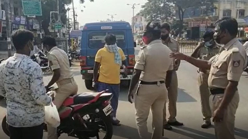 ಹಾವೇರಿಯಲ್ಲಿ ಮಾಸ್ಕ್ ಹಾಕದೆ ಓಡಾಡುತ್ತಿದ್ದವರ ಬೈಕ್ ಸೀಜ್; ಪೊಲೀಸರನ್ನು ನೋಡಿ ಮಾಸ್ಕ್ ಏರಿಸಿಕೊಂಡರೂ ದಂಡ ತಪ್ಪಿದ್ದಲ್ಲ