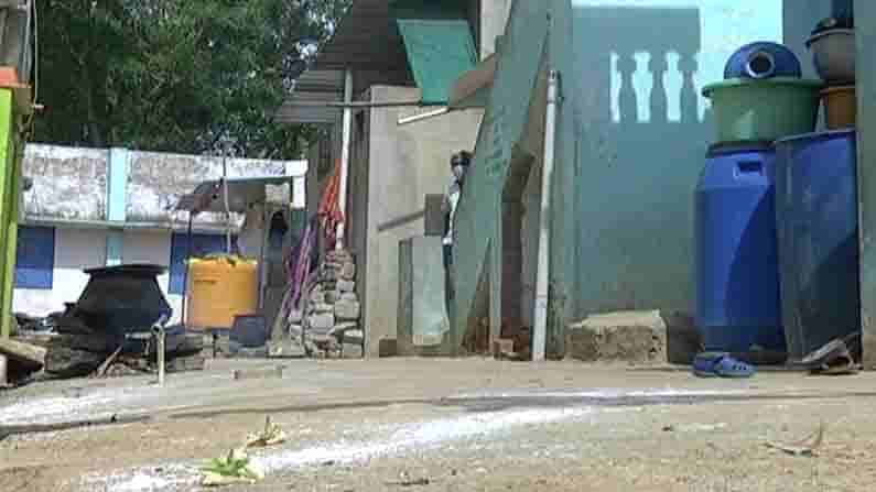 ಪಾಸಿಟಿವ್-ನೆಗೆಟಿವ್ ಇದ್ದರೂ ಒಂದೇ ಮನೆಯಲ್ಲೇ ವಾಸ.. ಯಾವ ಅಧಿಕಾರಿಗಳೂ ಸಹಾಯಕ್ಕೆ ಬರಲಿಲ್ಲ ಎಂದು ಕಣ್ಣೀರಾಕಿದ ಸೋಂಕಿತ ದಂಪತಿ