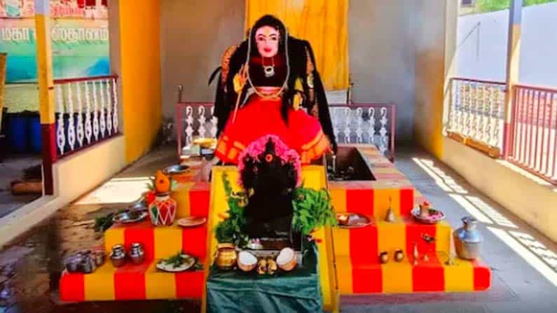 ತಮಿಳುನಾಡಿದಲ್ಲಿ ಕೊರೊನಾ ದೇವರಿಗೆ ವಿಶೇಷ ಪೂಜೆ; ಆಶ್ಚರ್ಯವೆನಿಸಿದರೂ ನಂಬಲೇ ಬೇಕಾದ ಸತ್ಯ! ತಮಿಳುನಾಡಿದಲ್ಲಿ ಕೊರೊನಾ ದೇವರಿಗೆ ವಿಶೇಷ ಪೂಜೆ; ಆಶ್ಚರ್ಯವೆನಿಸಿದರೂ ನಂಬಲೇ ಬೇಕಾದ ಸತ್ಯ!